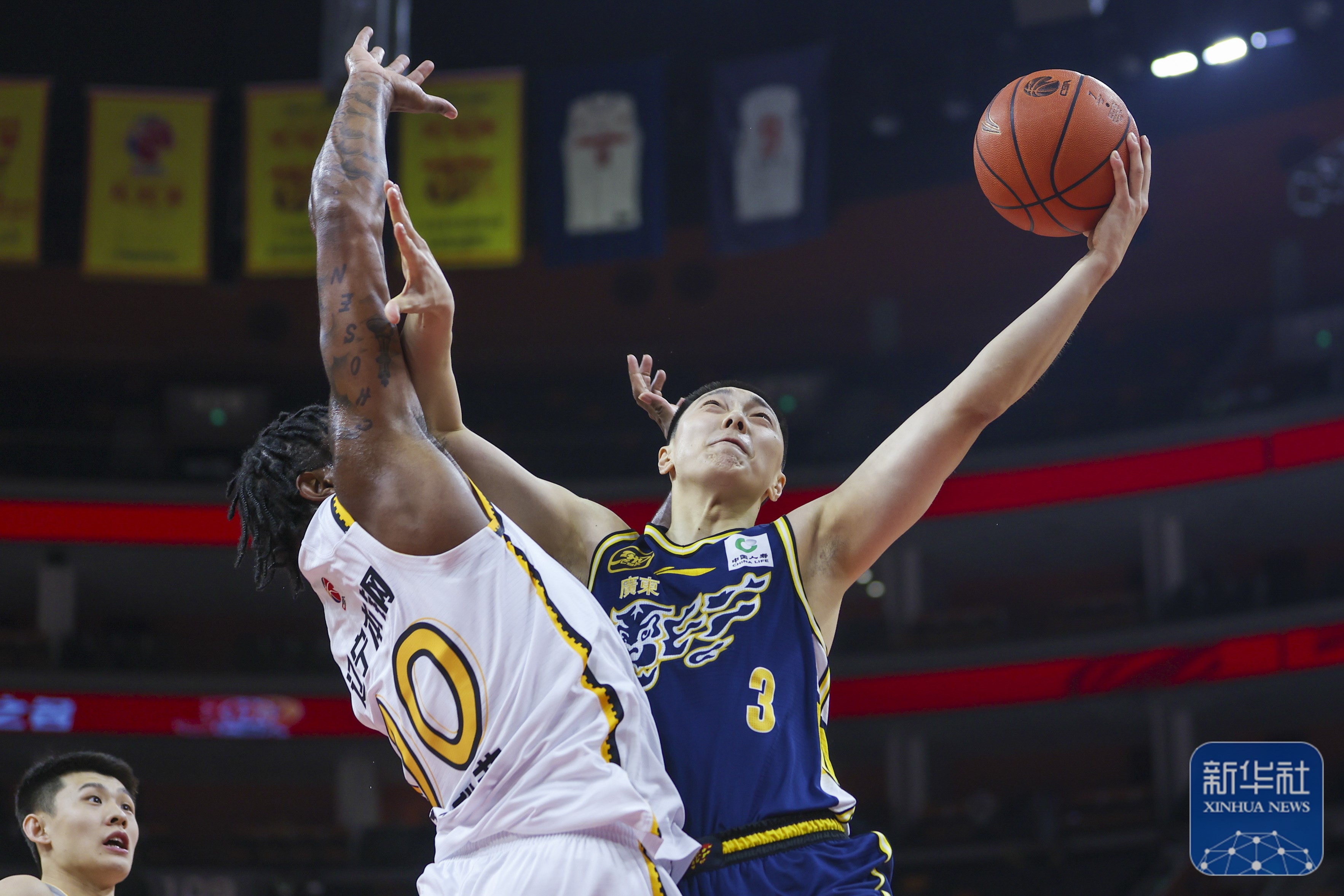 亚博官网-关于清晨体能课后，辽宁本钢队长鼓劲备战英超，话题不断，阵容厚度经受考验的信息-亚博官网